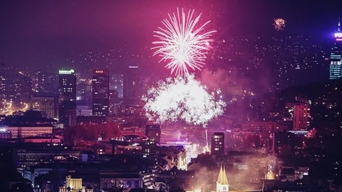 Iako je do Nove godine ostalo još više od mjesec dana, cijene smještaja u Sarajevu i Banjoj Luci već sada su “otišle u nebo”.