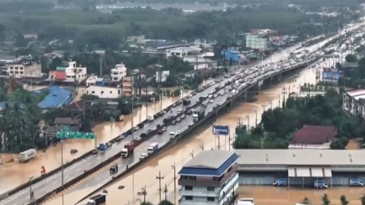 U Tajlandu su spasilačke ekipe koristile dronove za dostavu hrane i lijekova...