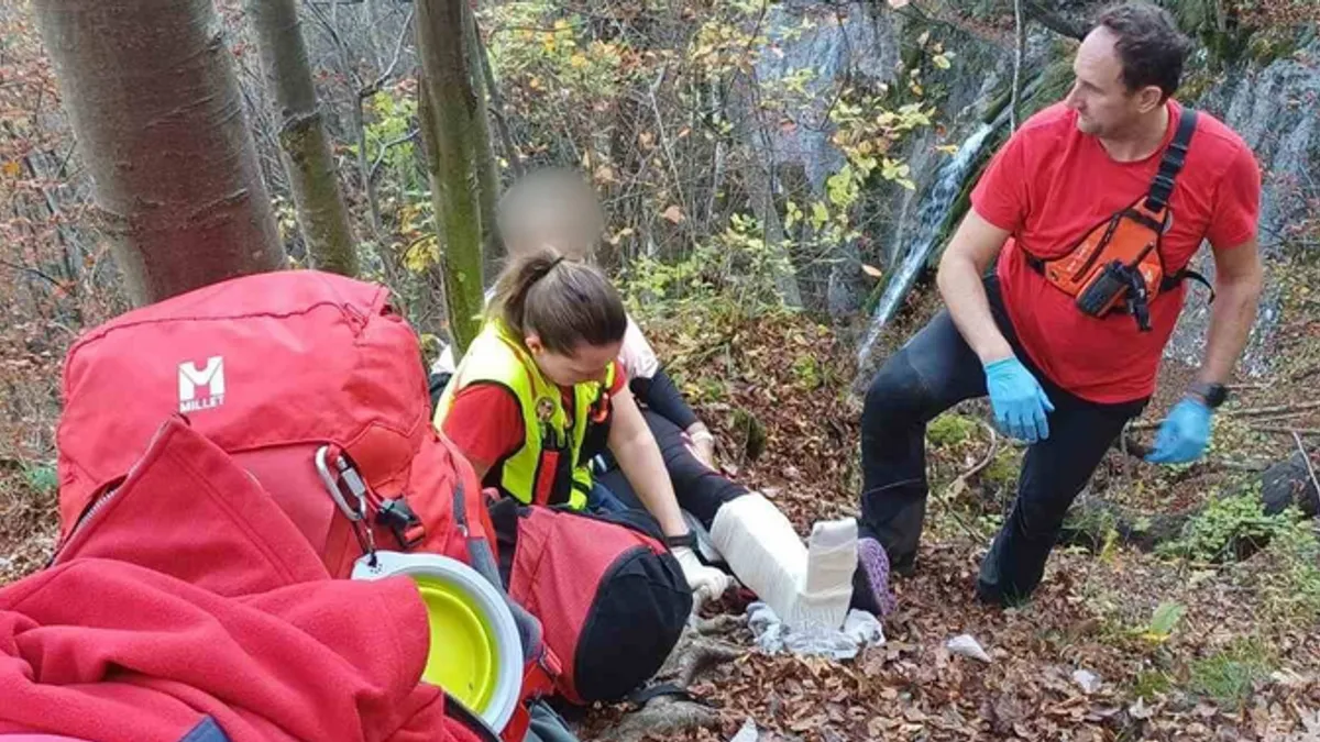 Dok su tragali za nestalom bakom, zaprimili su dojavu o unesrećenoj planinarki koja je povrijedila gležanj kod Sopotskog slapa