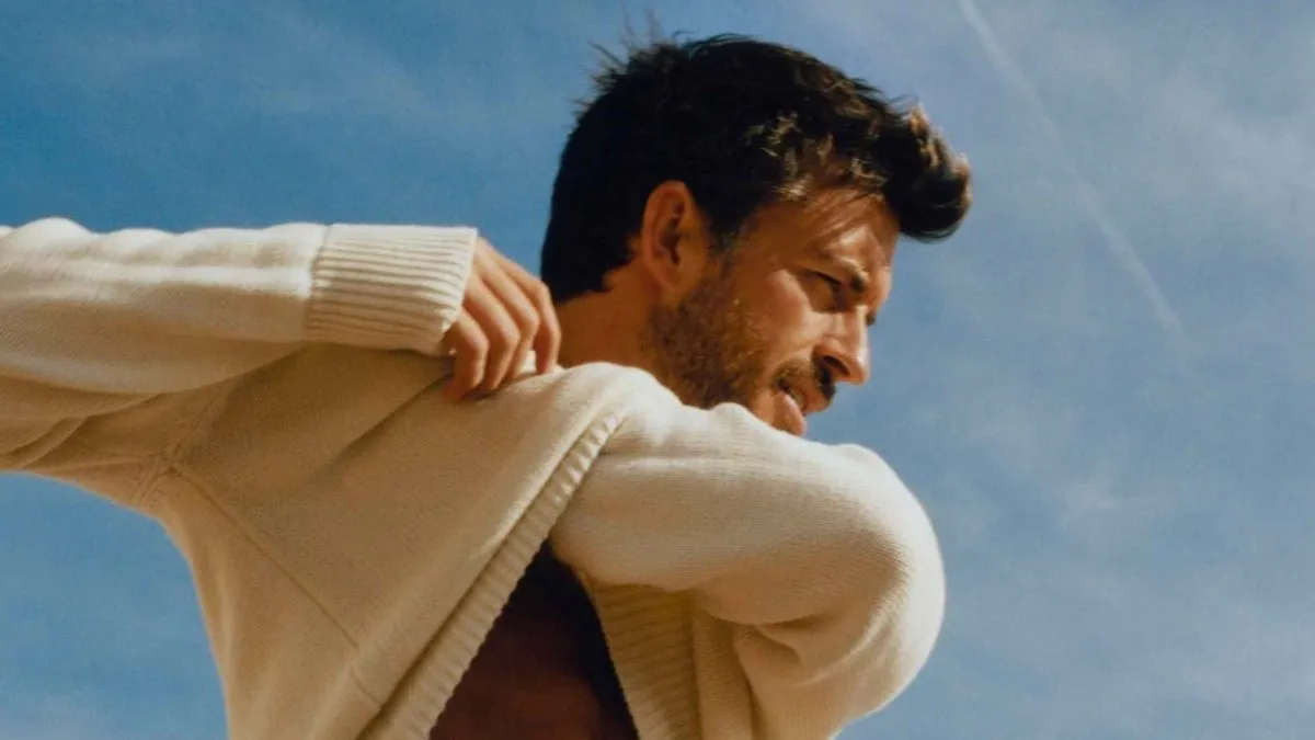 Odluku da postane glumac donio je sa samo pet godina, nakon što ga je baka odvela na predstavu mjuzikla "Oliver!"