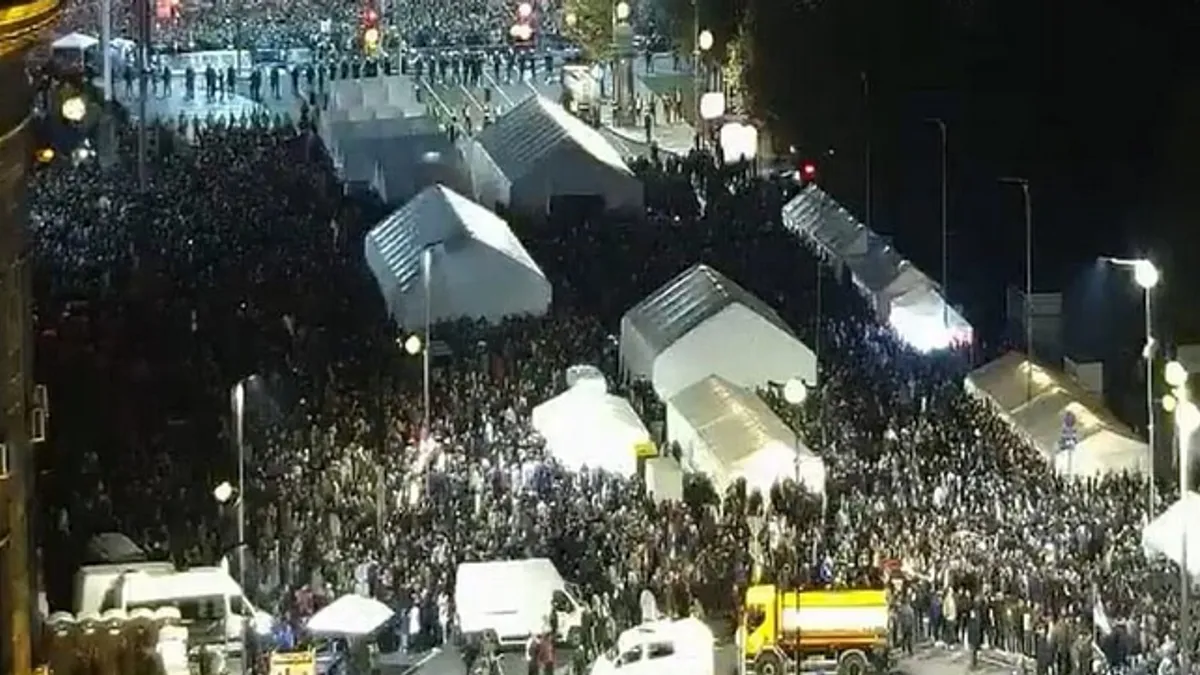 U međuvremenu su brojne srednje škole u Beogradu stupile u blokadu kao vid podrške za majku Dijanu