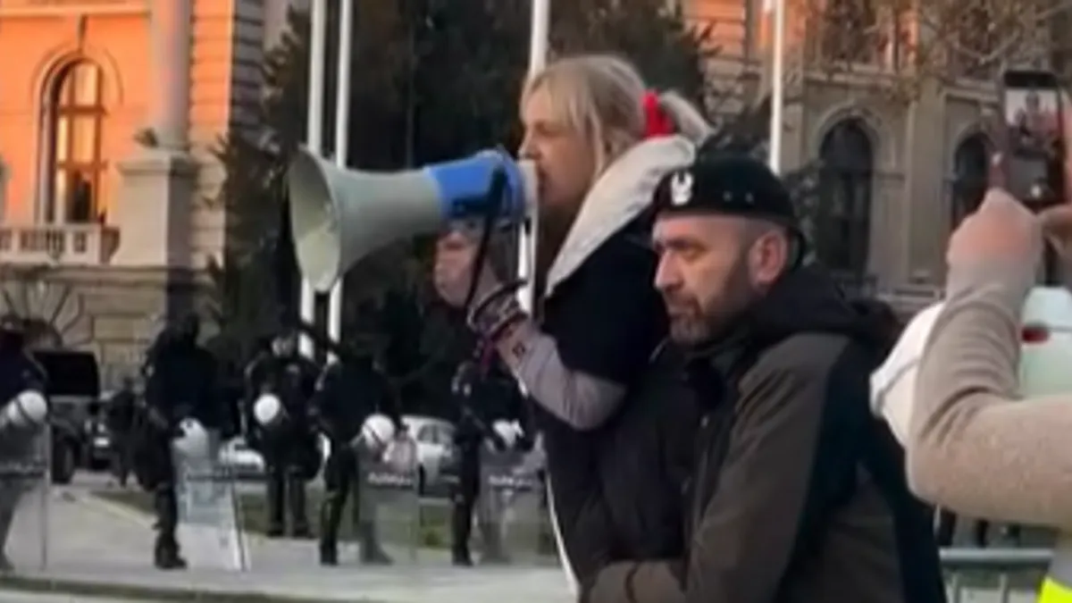 U međuvremenu su brojne srednje škole u Beogradu stupile u blokadu kao vid podrške za majku Dijanu