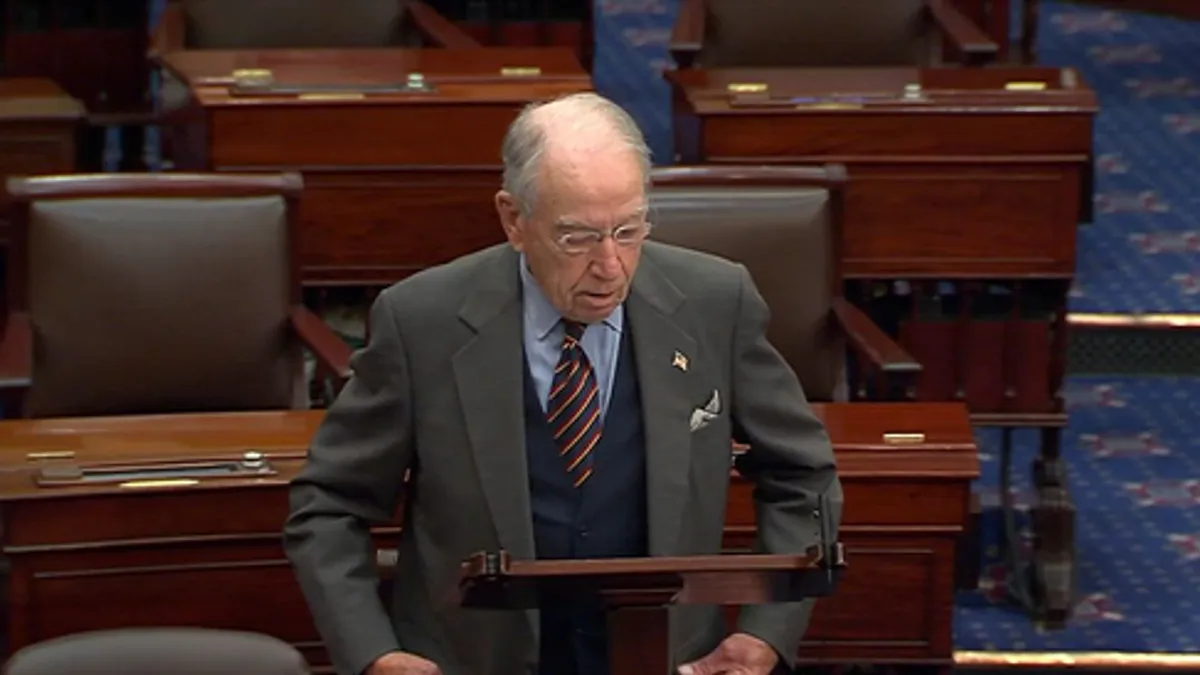 Grassley je istaknuo da mu je drago jer je Dodik "ipak ispoštovao sudsku presudu i odstupio s pozicije lidera entiteta RS i povukao neke od svojih destabilizirajućih poteza"