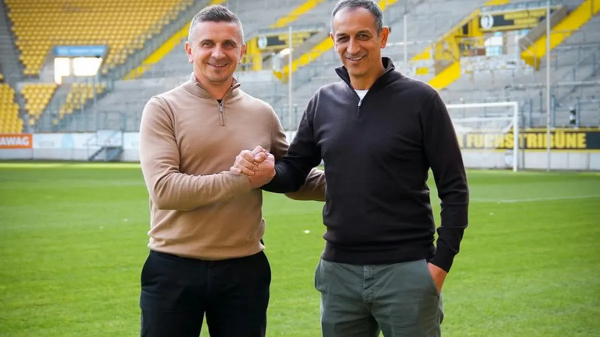 Selimbegović, koji je posljednji angažman imao u belgijskom Eupenu, predstavljen je u ponedjeljak na stadionu Tivoli, gdje je dočekan s velikim očekivanjima.