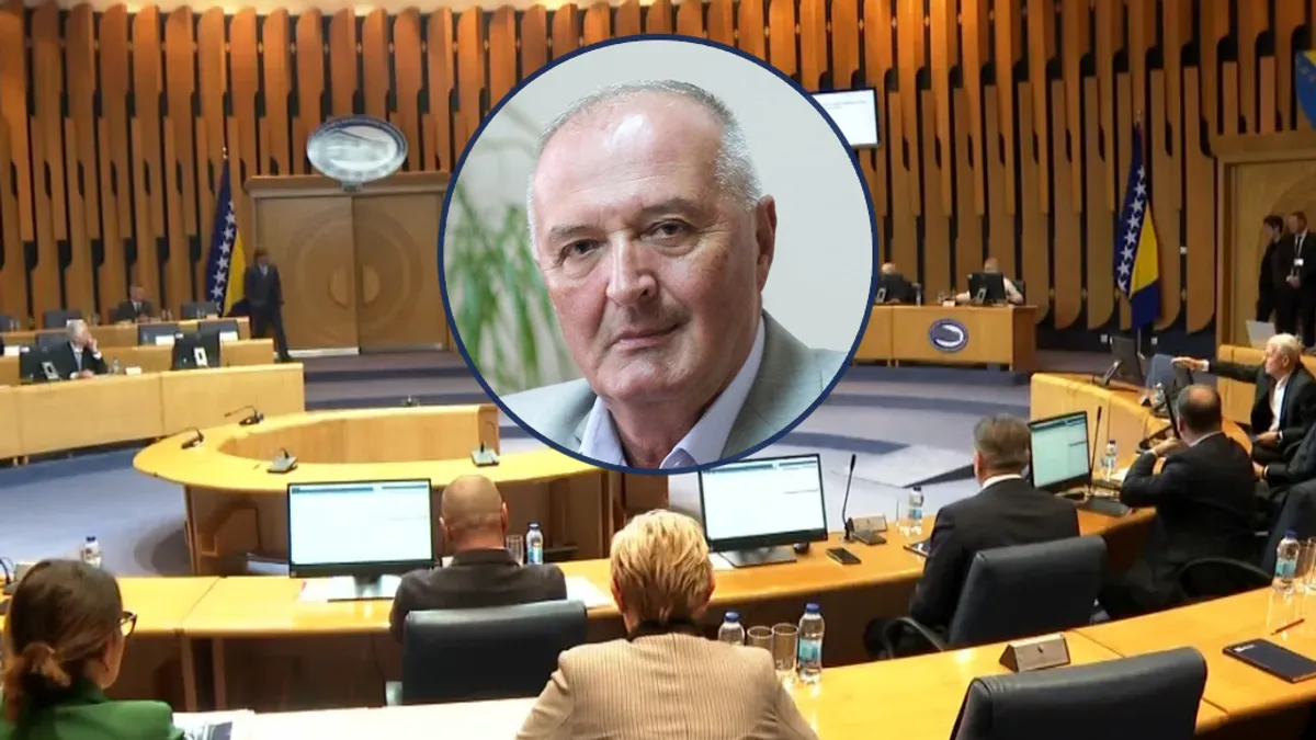 Pozivam Visokog predstavnika na neposrednu intervenciju jer nemamo drugu mogućnost da se situacija deblokira, naveo je Helez