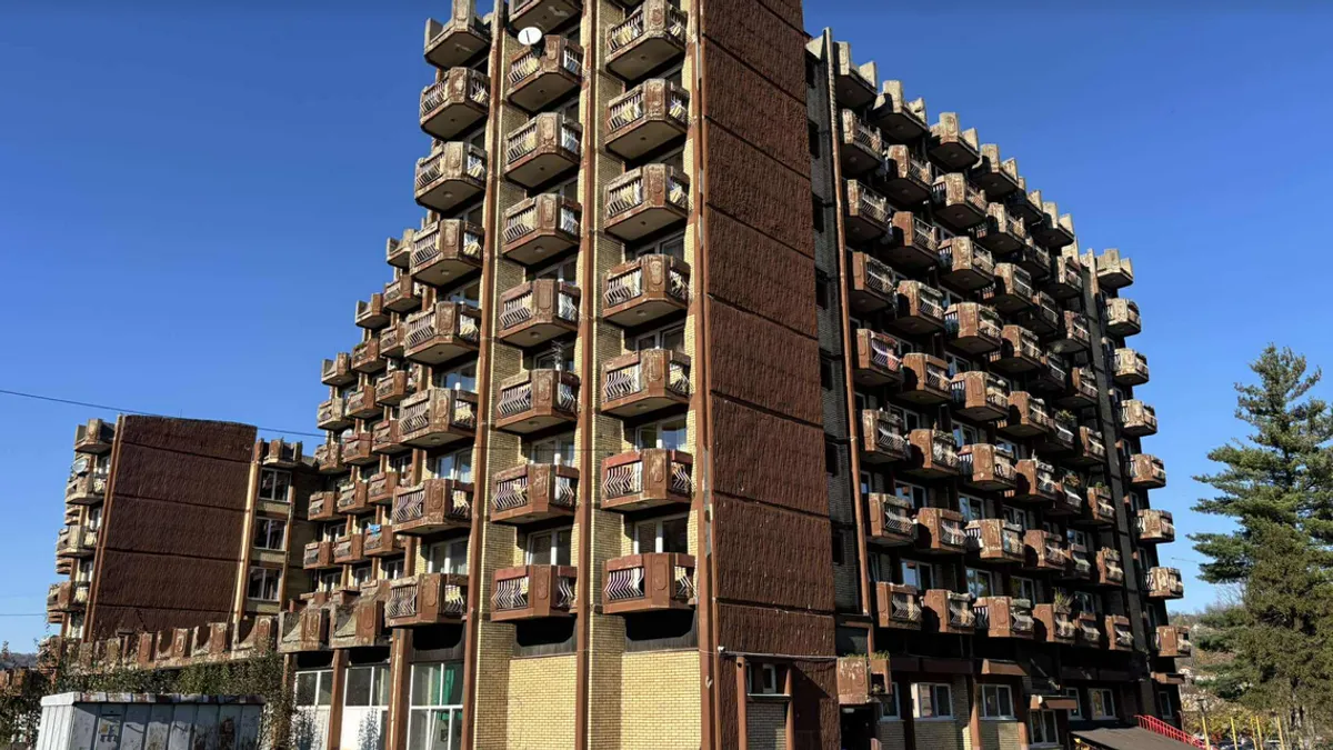 Objekat Ustanove je projektovan kao hotel 'B' kategorije sa svim potrebnim sadržajima 