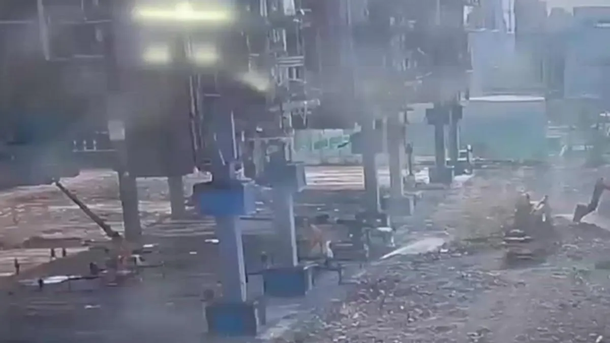 Na teren je upućeno više od 340 spasilaca, zajedno s potražnim psima, termokamerama i drugom opremom za detekciju