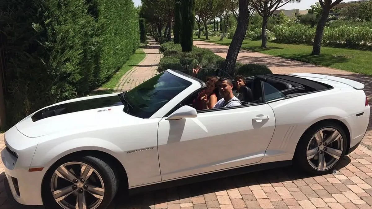 Zajedničko za gotovo sve njegove automobile jeste da su oni brzi i moćni te naravno skupi