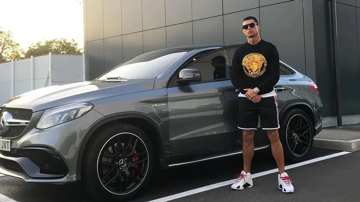 Zajedničko za gotovo sve njegove automobile jeste da su oni brzi i moćni te naravno skupi