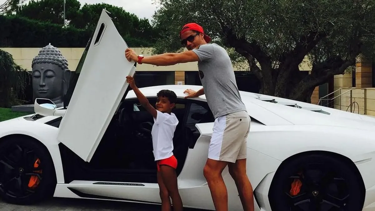 Zajedničko za gotovo sve njegove automobile jeste da su oni brzi i moćni te naravno skupi