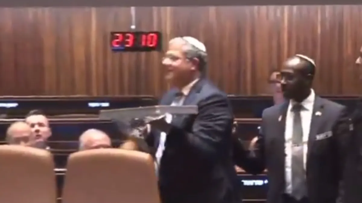 Grupe za ljudska prava dugo su osuđivale Ben-Gvirovo zalaganje za zakon, upozoravajući da on posebno cilja na Palestince