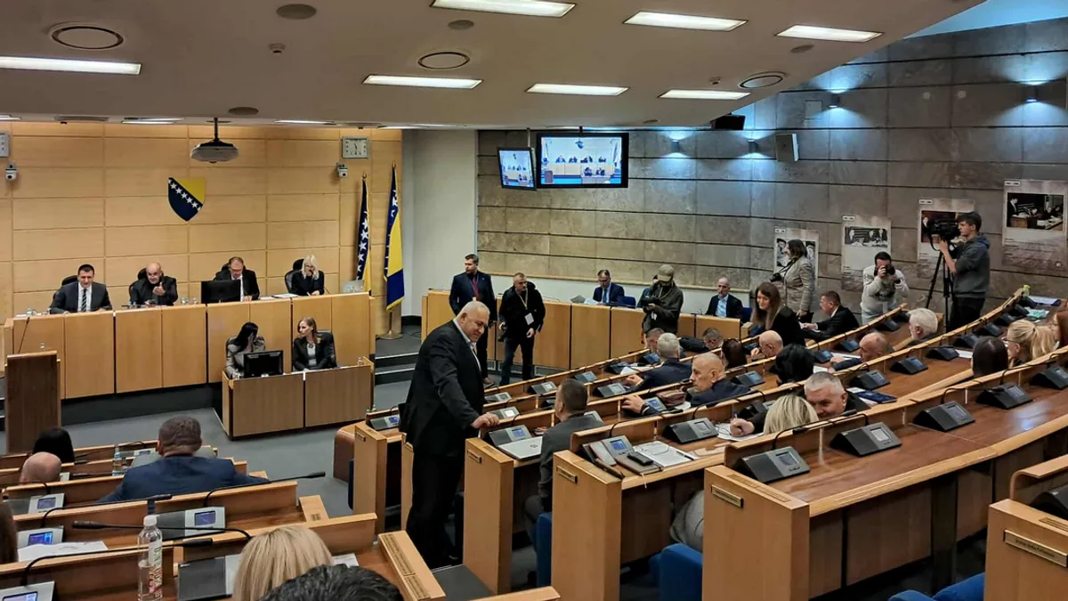 Posao su započeli 30. novembra kada je predsjedavajući doma Tomislav Martinović prekinuo sjednicu