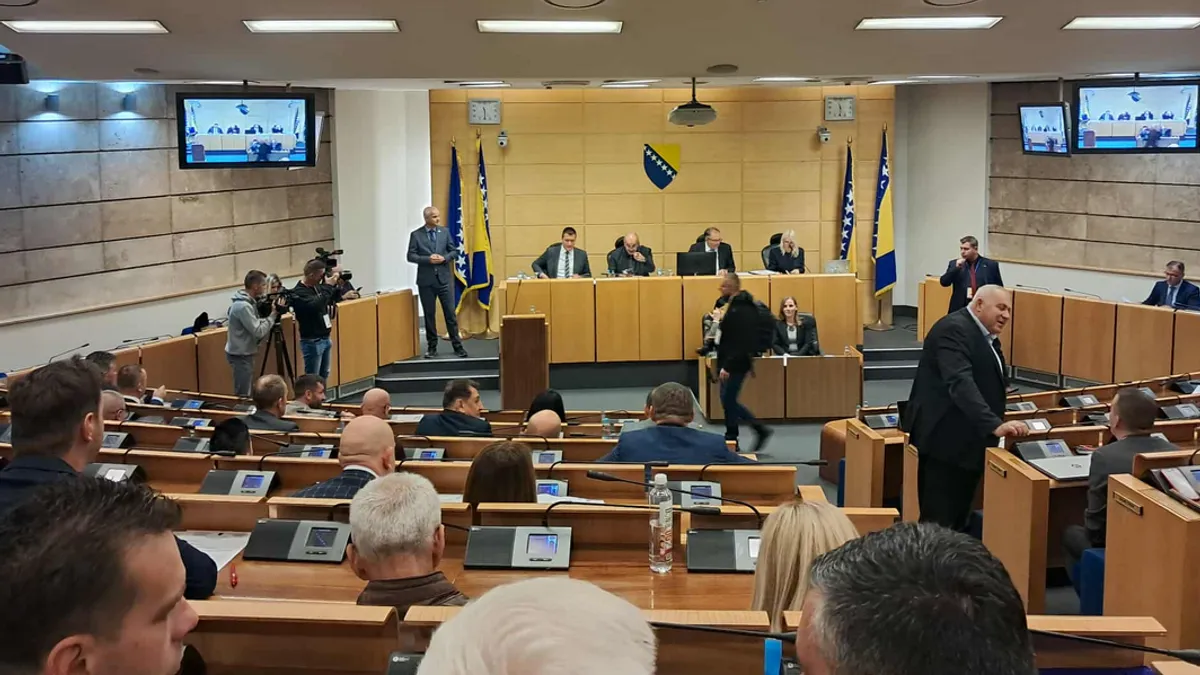 Ako ste pratili vidjeli ste da su i nadležni iz Autocesta potvrdili ova moja pitanja a očekujem i u narednom periodu da ću dobiti odgovore na ova pitanja pismeno.