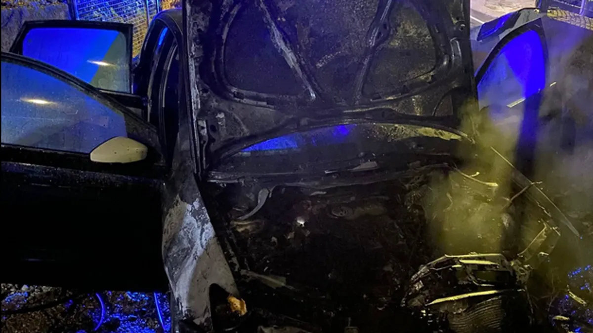 U Mostaru planuo privatni automobil, istražuje se kako je došlo do požara