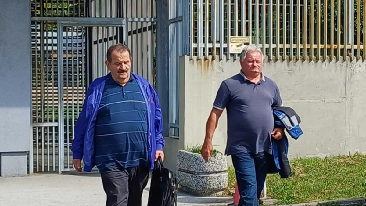 To što je sutkinja Sena Uzunović oštećena nije razlog za izuzeće, mada ja mislim da jeste”, kazao je Perić.