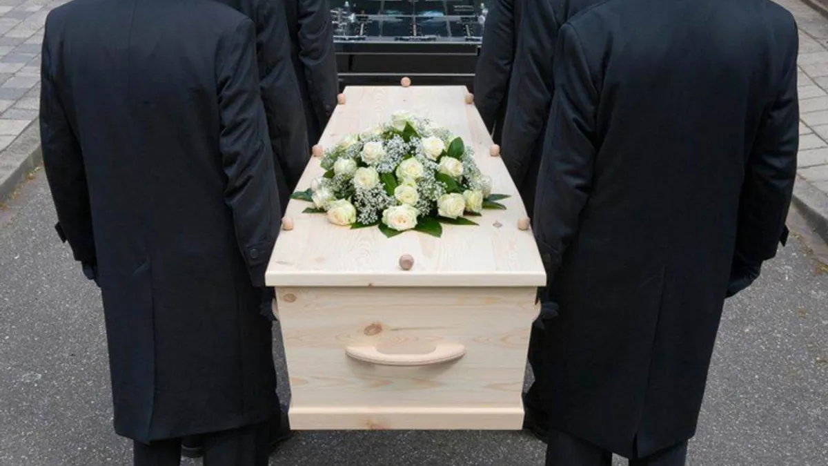 Do nesreće je došlo kada se balkon privatne kuće srušio na pogrebnu povorku