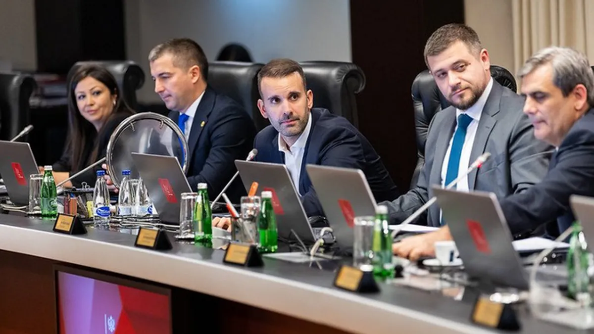 Definiše se da minimalna vrijednost nepokretnosti, na osnovu koje će stranac ubuduće moći da reguliše privremeni boravak u Crnoj Gori, iznosi 200 hiljada eura