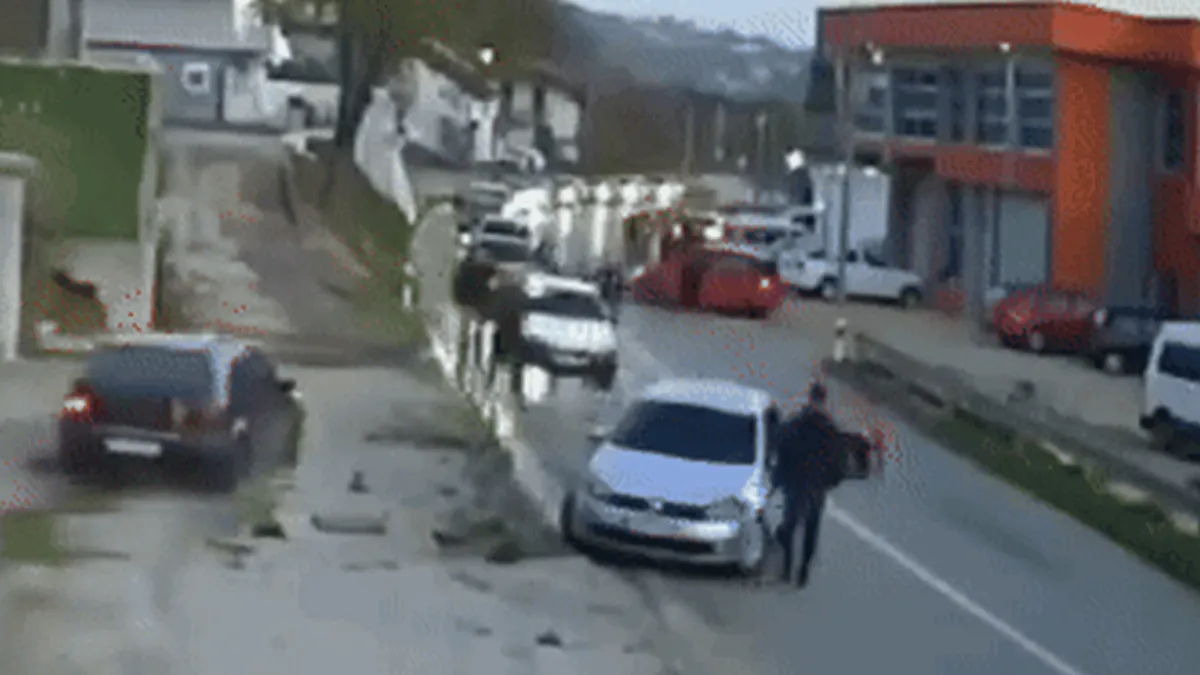 Podsjećamo, dana 09.11.2025. godine na magistralnom putu M-4.3 u mjestu Trnovi, općini Velika Kladuša, došlo je do saobraćajne nesreće, a potom i do fizičkog obračuna više lica. 