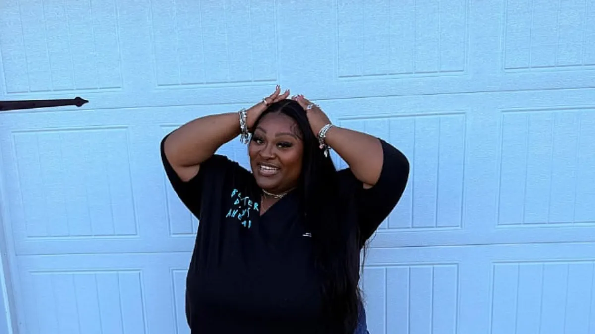 Tužba je pokrenuta na osnovu zakona o "otuđenju naklonosti", koji omogućuje tužbu protiv treće osobe za raspad braka, a na snazi je samo u nekoliko američkih država.