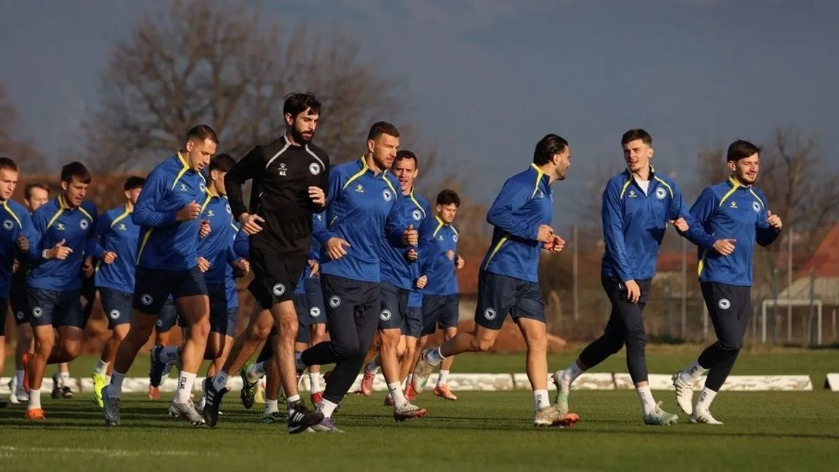 Selektor Sergej Barbarez sa svojim pomoćnicima mogao je da računa na sve pozvane igrače