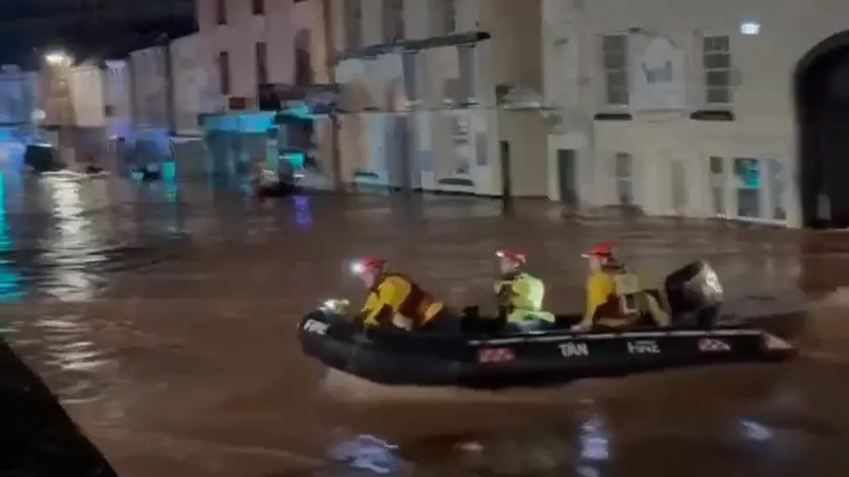 Oluja je uz obalu Dublina stvorila i nesvakidašnji prizor – ogromnu količinu morske pjene