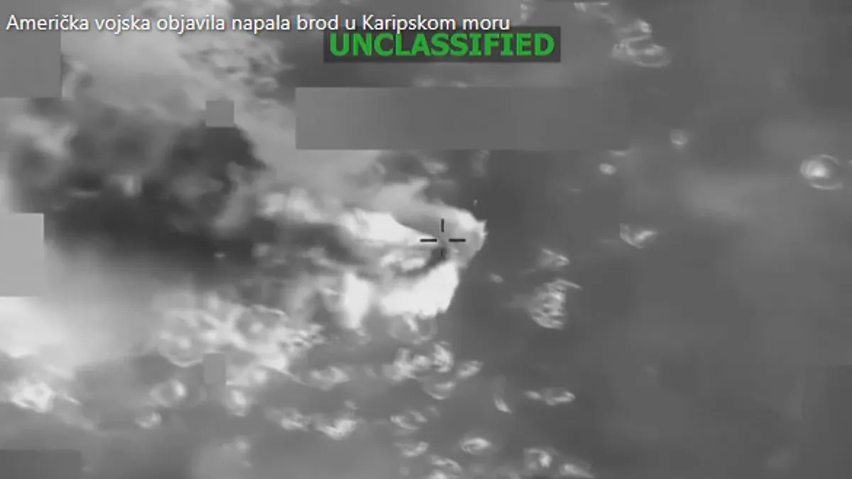 Na objavljenom videu se vidi kako se brod kreće pod velikom brzinom te se najednom zapali.