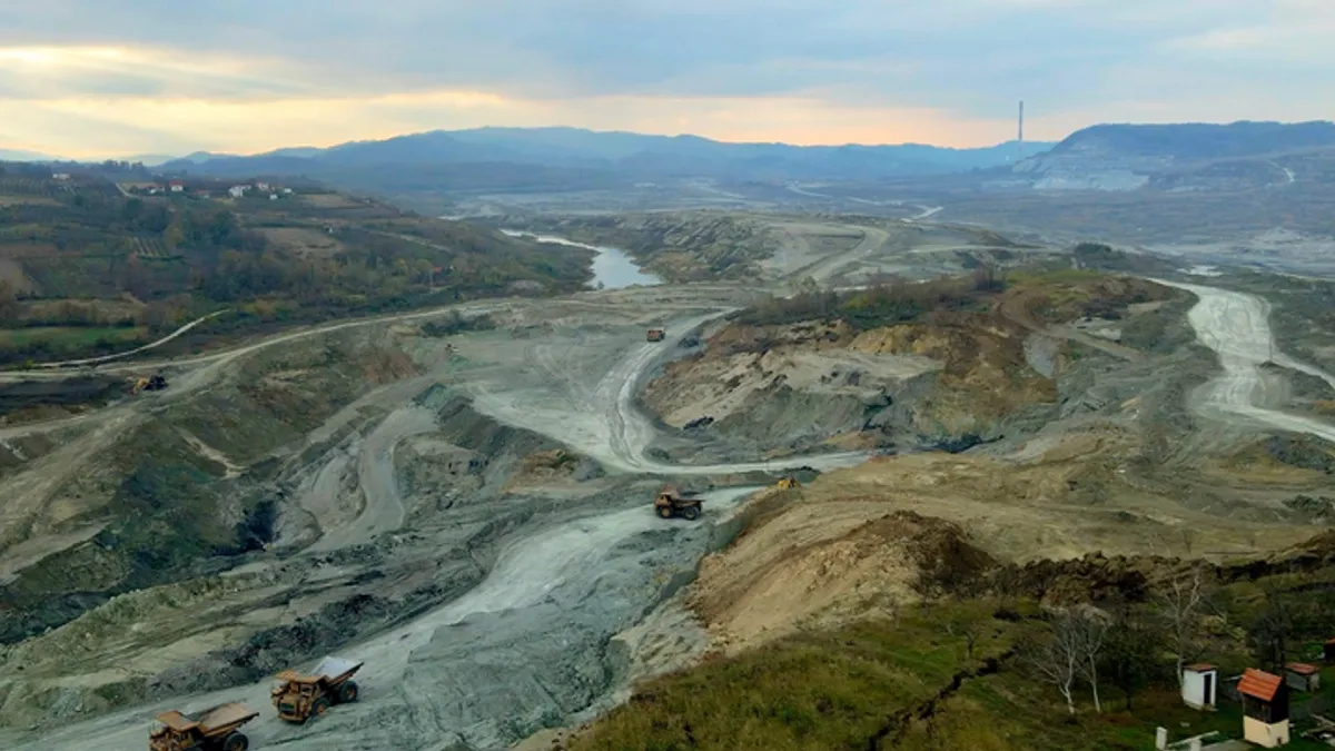 Ljudi imaju pravo da znaju kako je moguće da se u cijenu jednog radara sakriju dvije kuće ili stana za život porodica, naveo je gradonačelnik Banje Luke