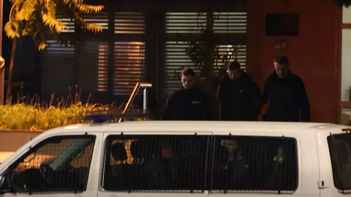 Na press konferenciji je rečeno da je protiv njega ranije podignuta optužnica zbog ugrožavanja sigurnosti u drugom slučaju, a ročište je bilo zakazano.