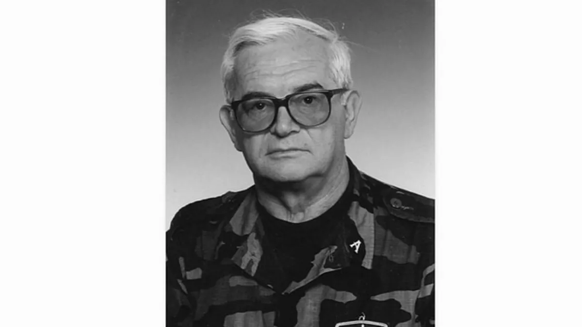 Iz Udruženja generala BiH pozvali su saborce, patriote i sve građane da zajedno odaju počast preminulom generalu i isprate ga na vječni počinak.