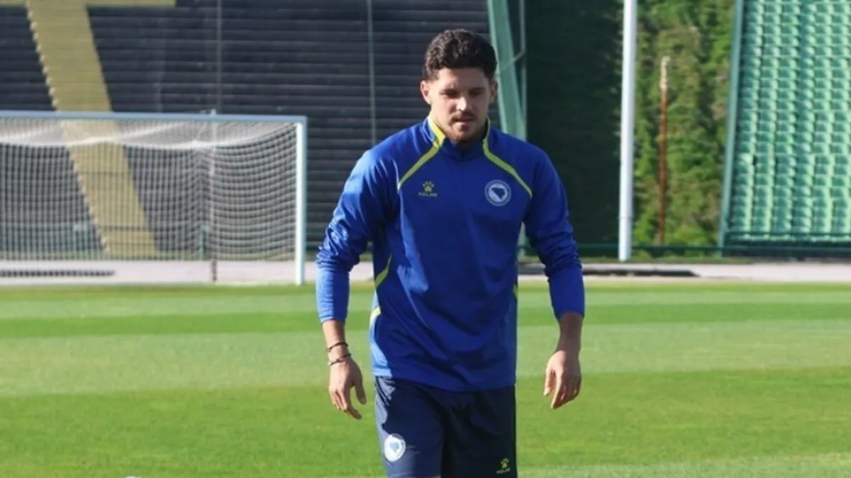 Kasno sinoć je u NS BiH stigla zvanična potvrda da Emir Karić može nastupiti za nacionalni tim Bosne i Hercegovine, objavio je jutros NS BiH.