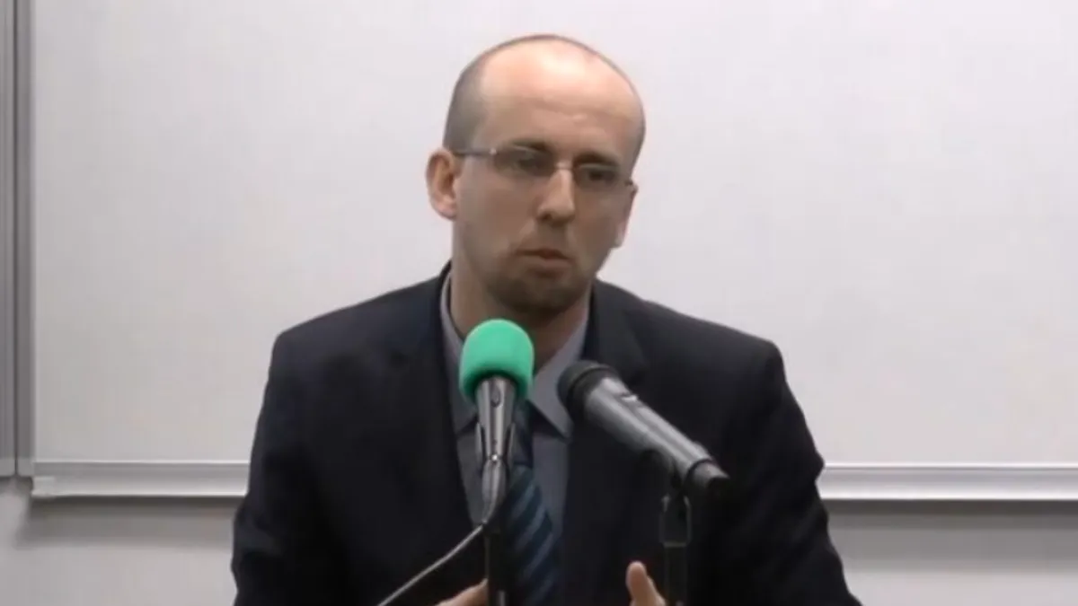 Neka je rahmet njenoj duši! A krvniku koji je hladnokrvno pucao u nju, želim maksimalnu kaznu i težak život!”, a onda je dao savjete roditeljima muslimanima