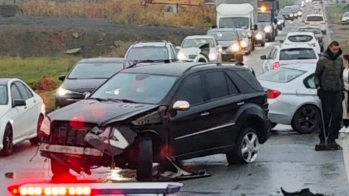 Danas je u u mjestu Puračić poslijepodne došlo do saobraćajne nesreće u kojoj su učestvovali BMW i Mercedes.