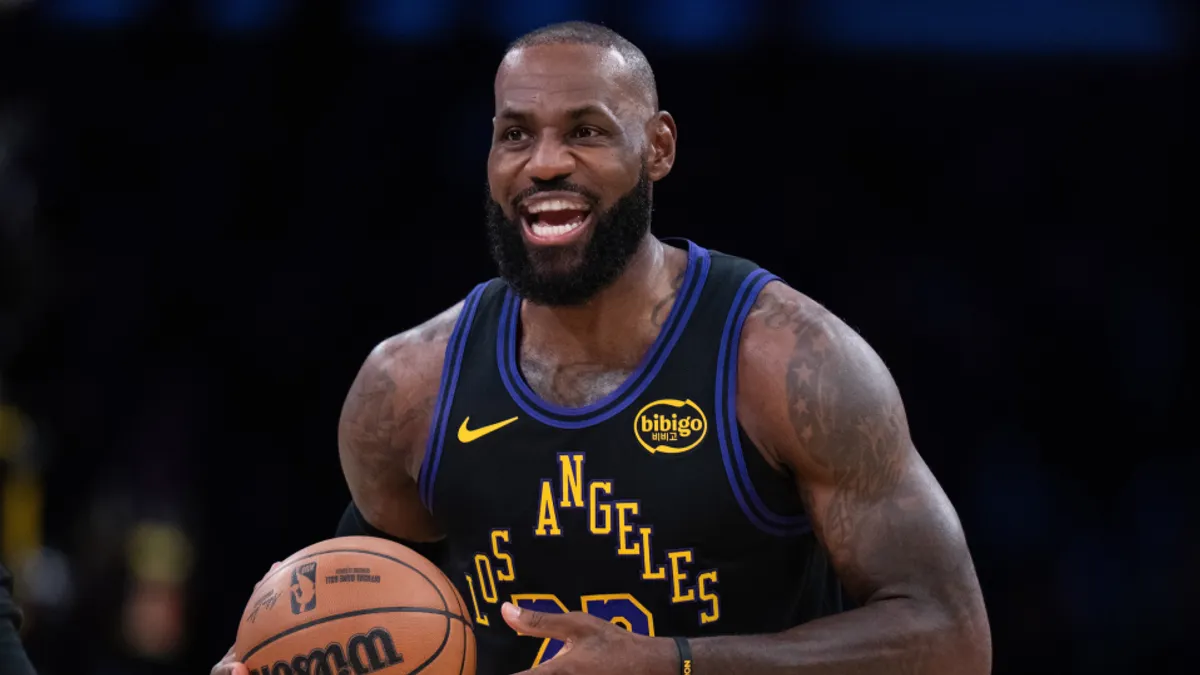 Lakerse su do 11. pobjede u 15. ovosezonskom nastupu predvodili Luka Dončić s 37 i Austin Reaves s 26 ubačaja