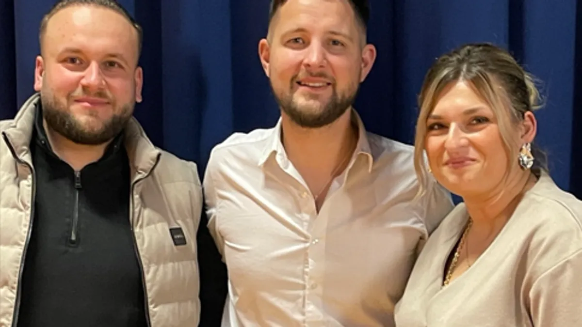 Učešće u programu imala je i velika grupa Bisera, a oni su se predstavili igrom 'Sarajka djevojka'