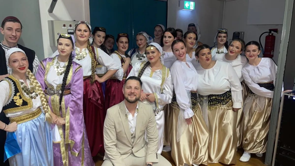 Učešće u programu imala je i velika grupa Bisera, a oni su se predstavili igrom 'Sarajka djevojka'