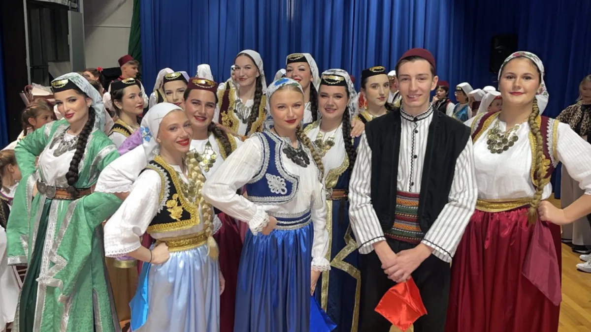 Učešće u programu imala je i velika grupa Bisera, a oni su se predstavili igrom 'Sarajka djevojka'