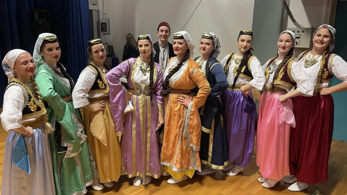 Učešće u programu imala je i velika grupa Bisera, a oni su se predstavili igrom 'Sarajka djevojka'