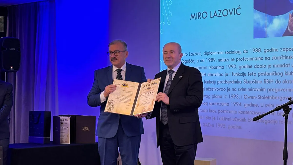 Elvir Švrakić, generalni direktor Hayat televizije koja je dobila zahvalnicu, poručio je kako je Udruženje generala BiH od velikog značaja za kulturu sjećanja i mlade generacije 