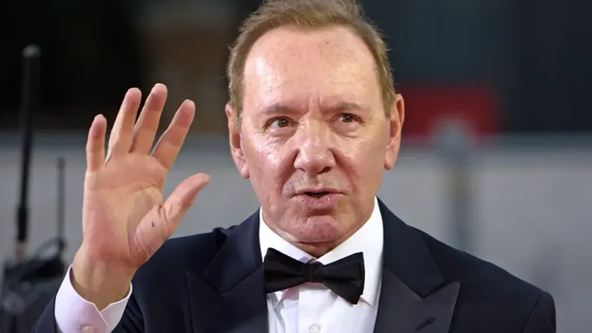 Sedam godina nakon skandala zbog optužbi za seksualno zlostavljanje, glumac Kevin Spacey otkrio je da je beskućnik.