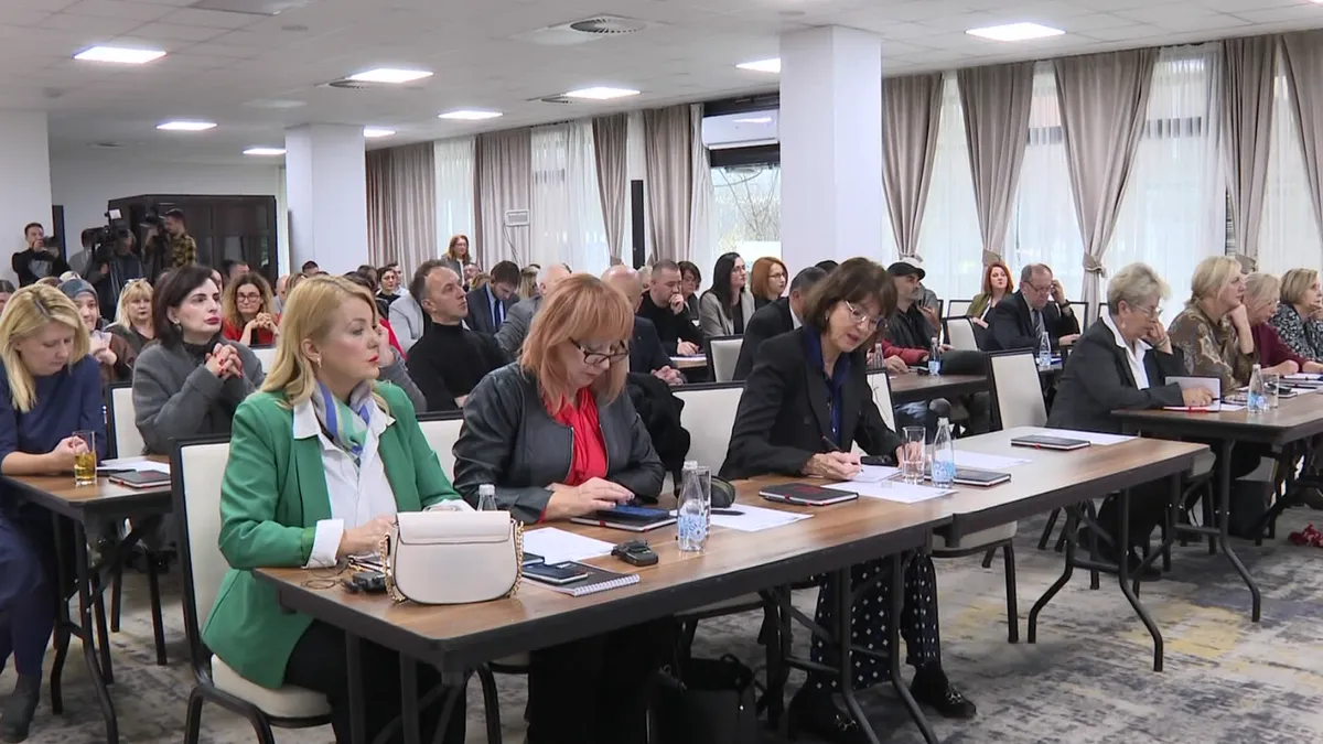 Priručnik za nastavnike historije projekat je koji se implementira u bliskoj saradnji s ministarstvima obrazovanja, pedagoškim zavodima i nastavnicima historije širom zemlje