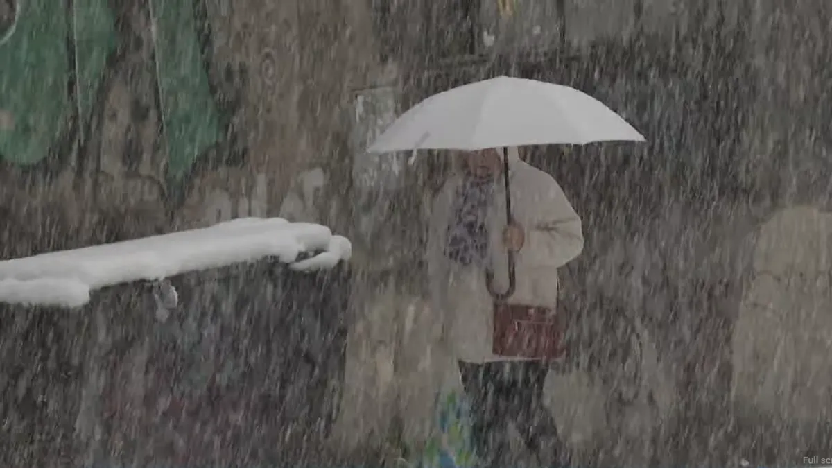 Prvi snijeg i neočišćeni putevi: Dionice zatvorene, autobusi i trolejbusi kasne...