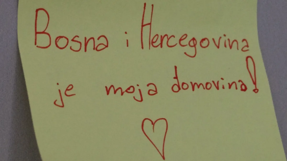 Njihove poruke pokazuju nam zašto se Bosna i Hercegovina voli – srcem, dobrim djelima i vjerom u bolje sutra, kazala je Karić