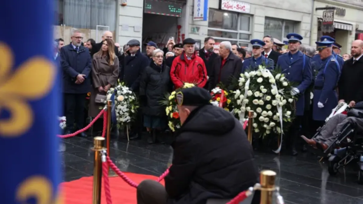 Polaganjem cvijeća kod Vječne vatre brojne delegacije obilježile Dan državnosti BiH