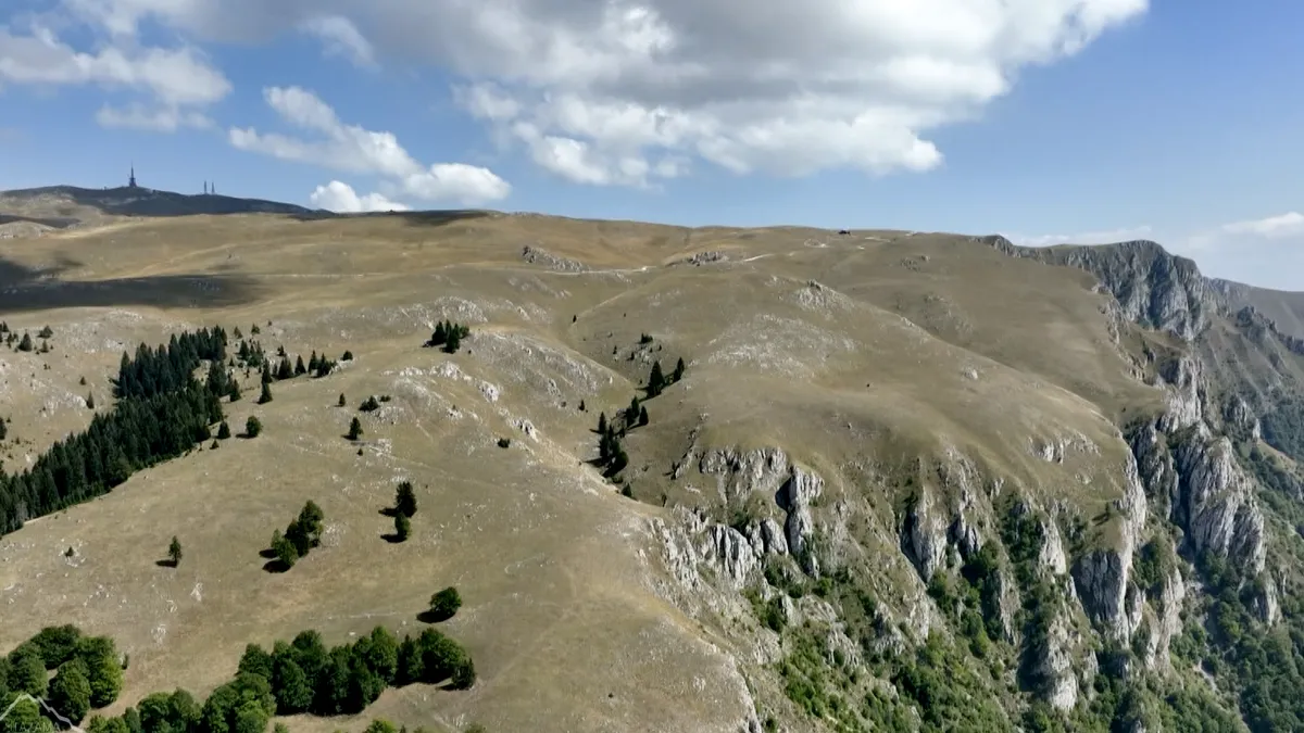 Domovina. Jedna riječ u koju mnogo toga stane, sva bogatstva, blaga, ljepote, vrijednosti jedne zemlje, njeno naslijeđe, tradicija, naš identitet.