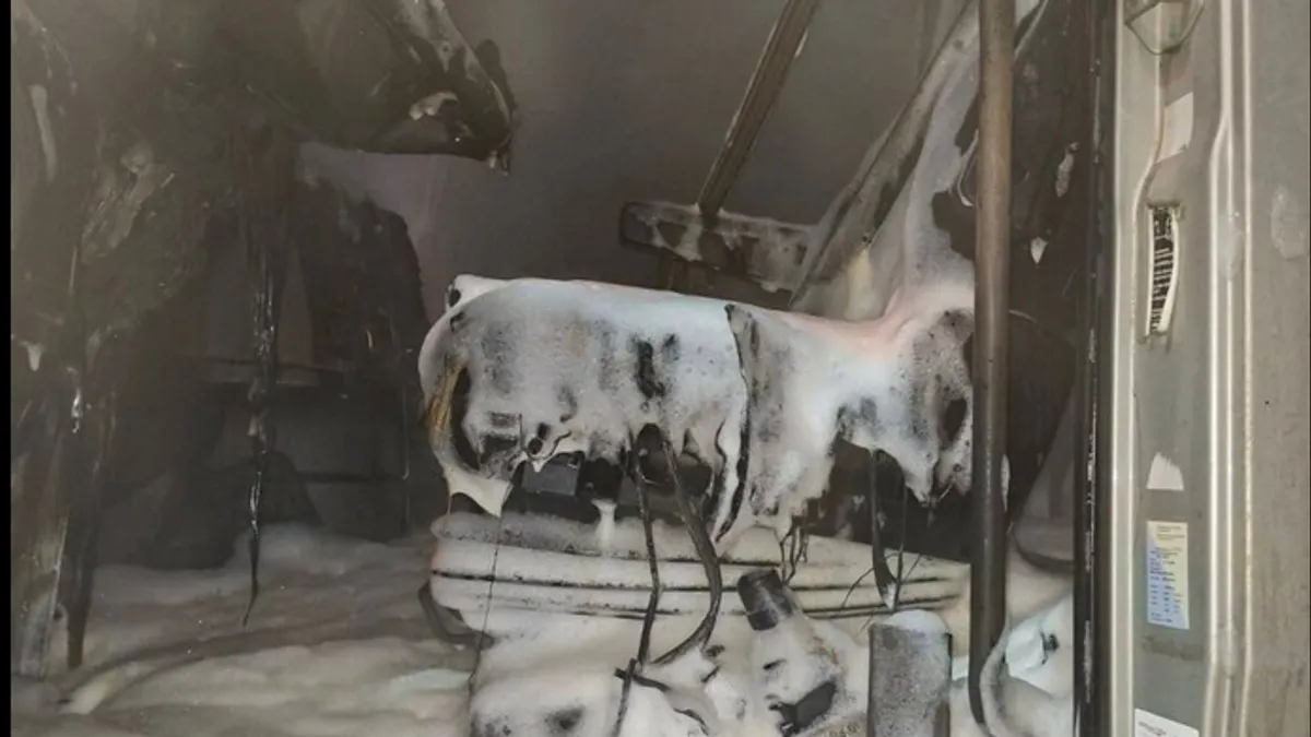 Noćna drama kod Tuzle: Vatra progutala dva kamiona, uzrok požara još nepoznat