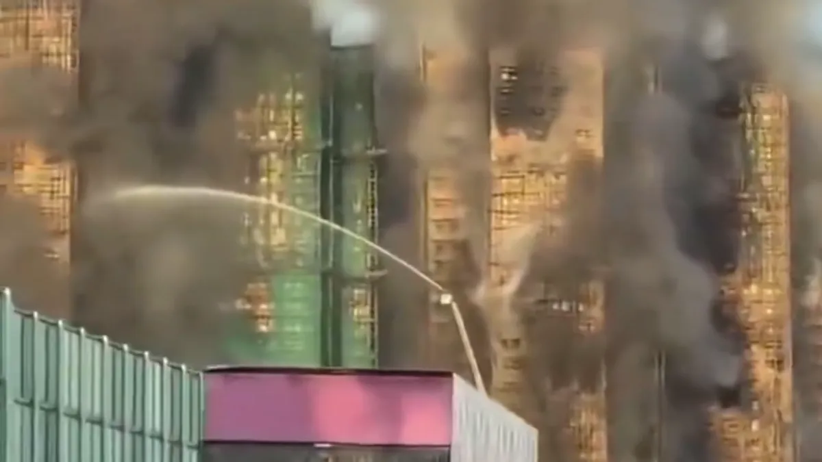 Više od 140 vatrogasnih vozila i preko 800 vatrogasaca i medicinara raspoređeno je na mjesto požara