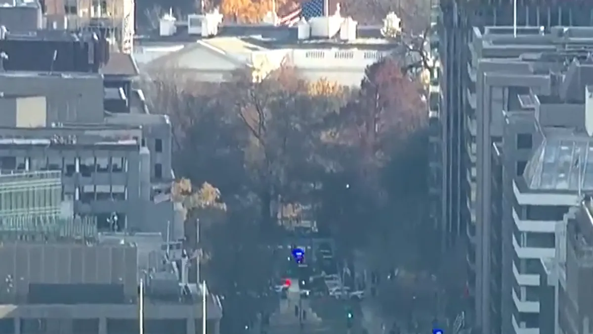 Bijela kuća je "svjesna i aktivno prati ovu tragičnu situaciju", izjavila je glasnogovornica Karoline Leavitt 