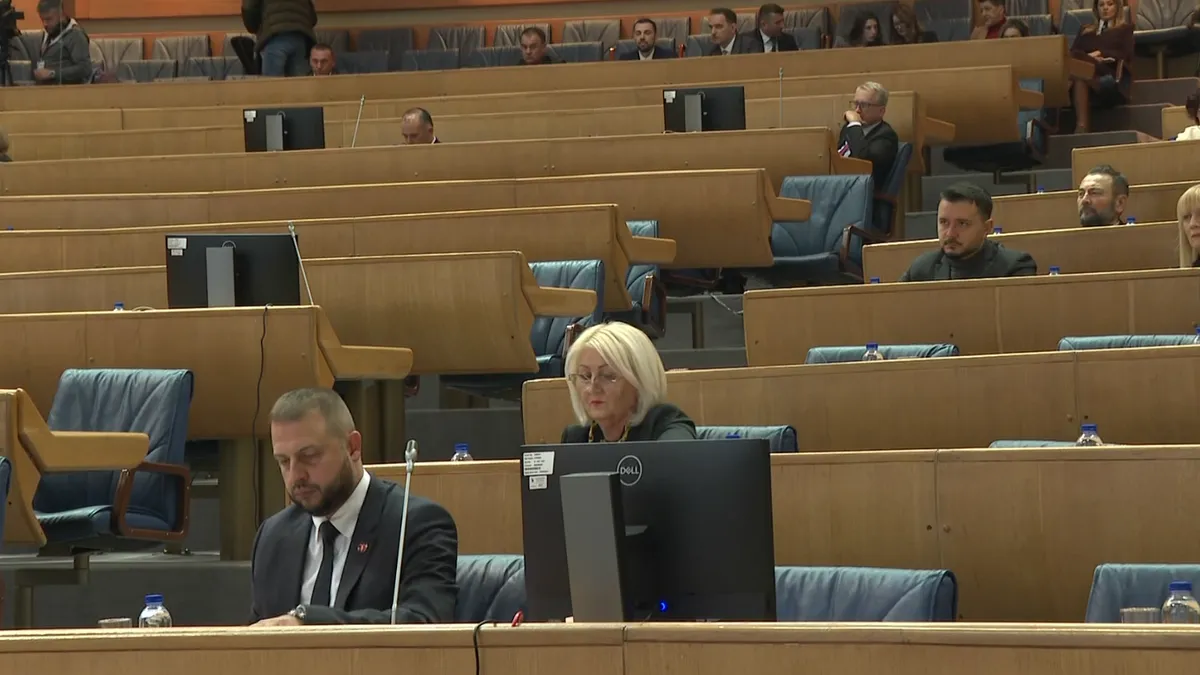 Samo na rijetka pitanja stizali su odgovori. Razlog za to je odsustvo ministara ne samo iz SNSD-a 