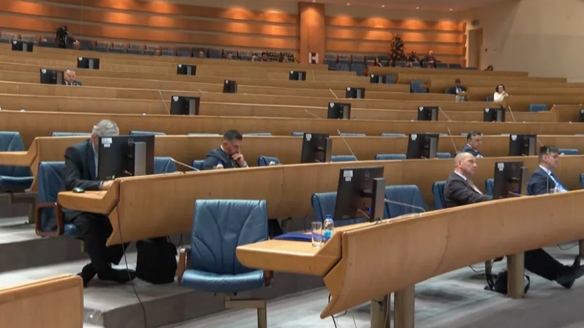 Sve ostalo je, kako je navela, "prazna priča, politička gluma i pokušaj obmane javnosti".