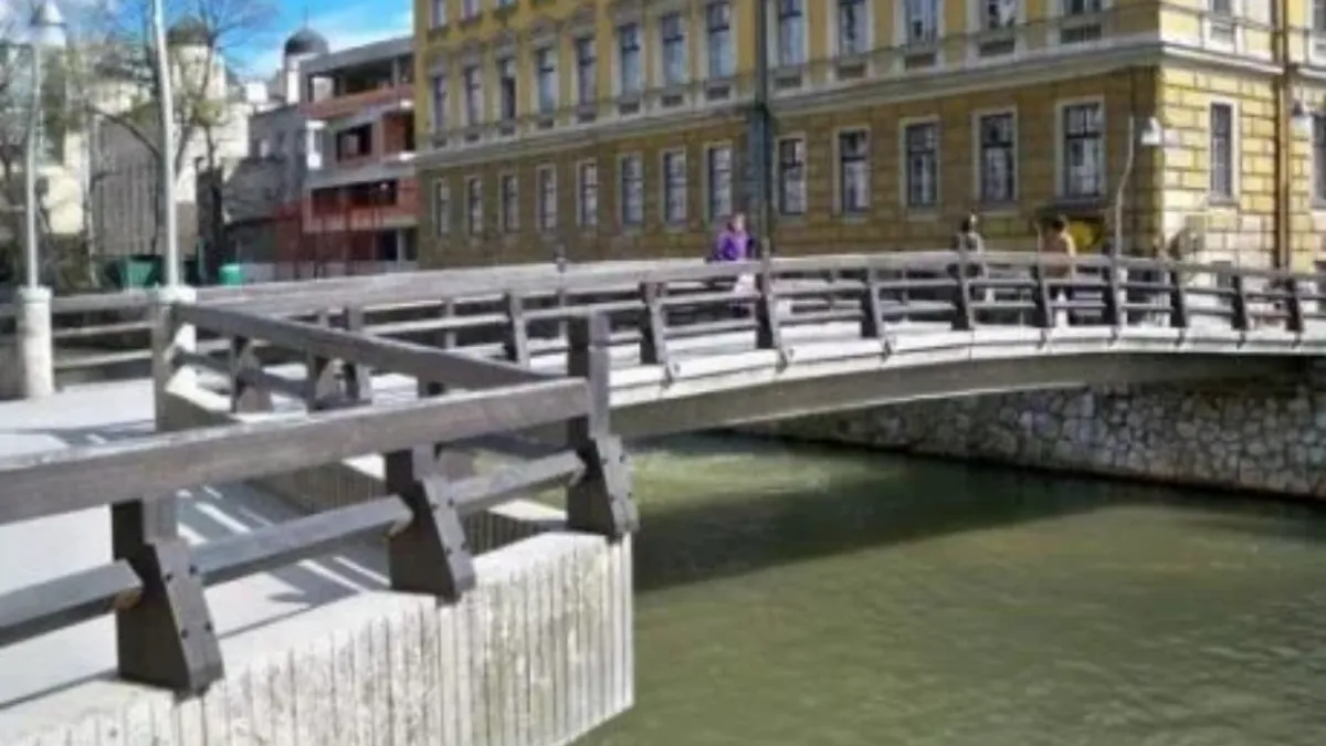 Napad na Drveniju nije bio izolovan incident, već dio šire strategije zastrašivanja i sistematskog terora nad civilima Sarajeva.